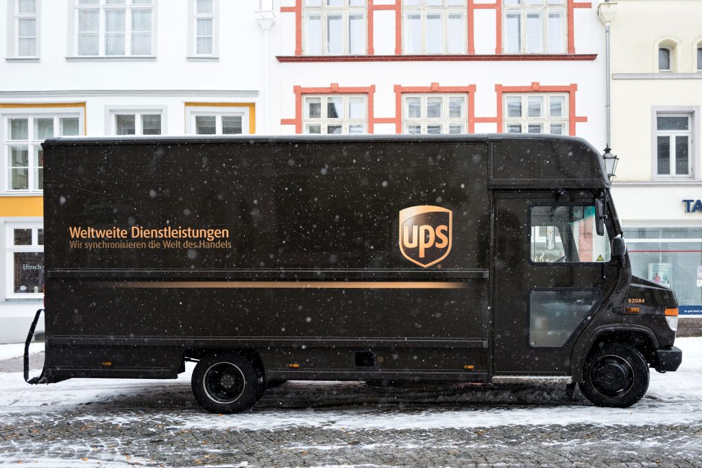 UPS beauftragte die Datalabs Agency mit der Schulung seiner Mitarbeiter in den Grundlagen der Datenvisualisierung. Unsere Agentur führte eine Reihe von Schulungsworkshops durch, in denen ihre Daten und Designrichtlinien verwendet wurden, um ihr Denken und ihre Fähigkeiten auf die nächste Stufe zu heben.